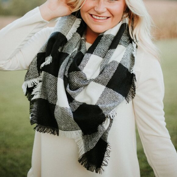 Checker Print Black and White Blanket Scarf - Picture 5 of 11